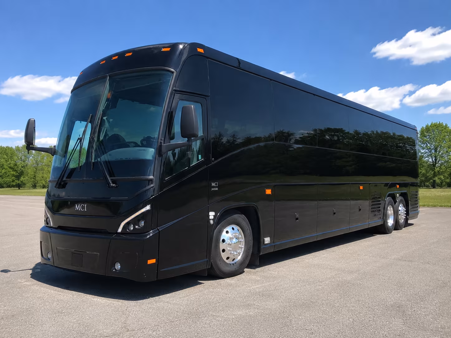 wedding shuttle buses that keep every guest on schedule